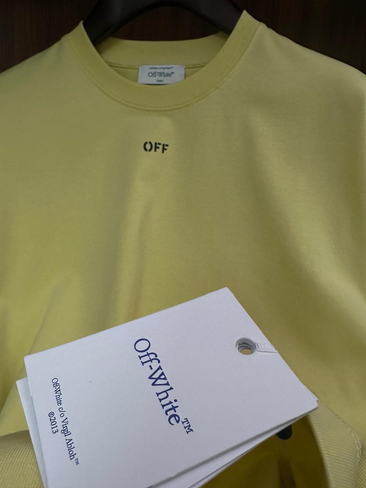 Göğüs Marka Yazılı T-shirt