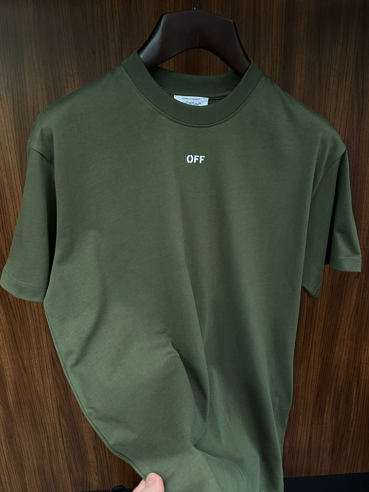 Göğüs Marka Yazılı T-shirt