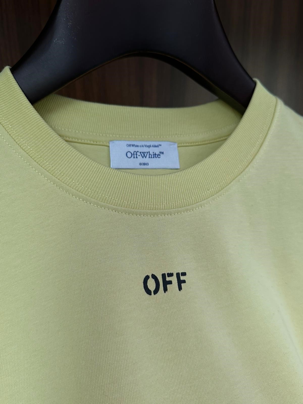Göğüs Marka Yazılı T-shirt