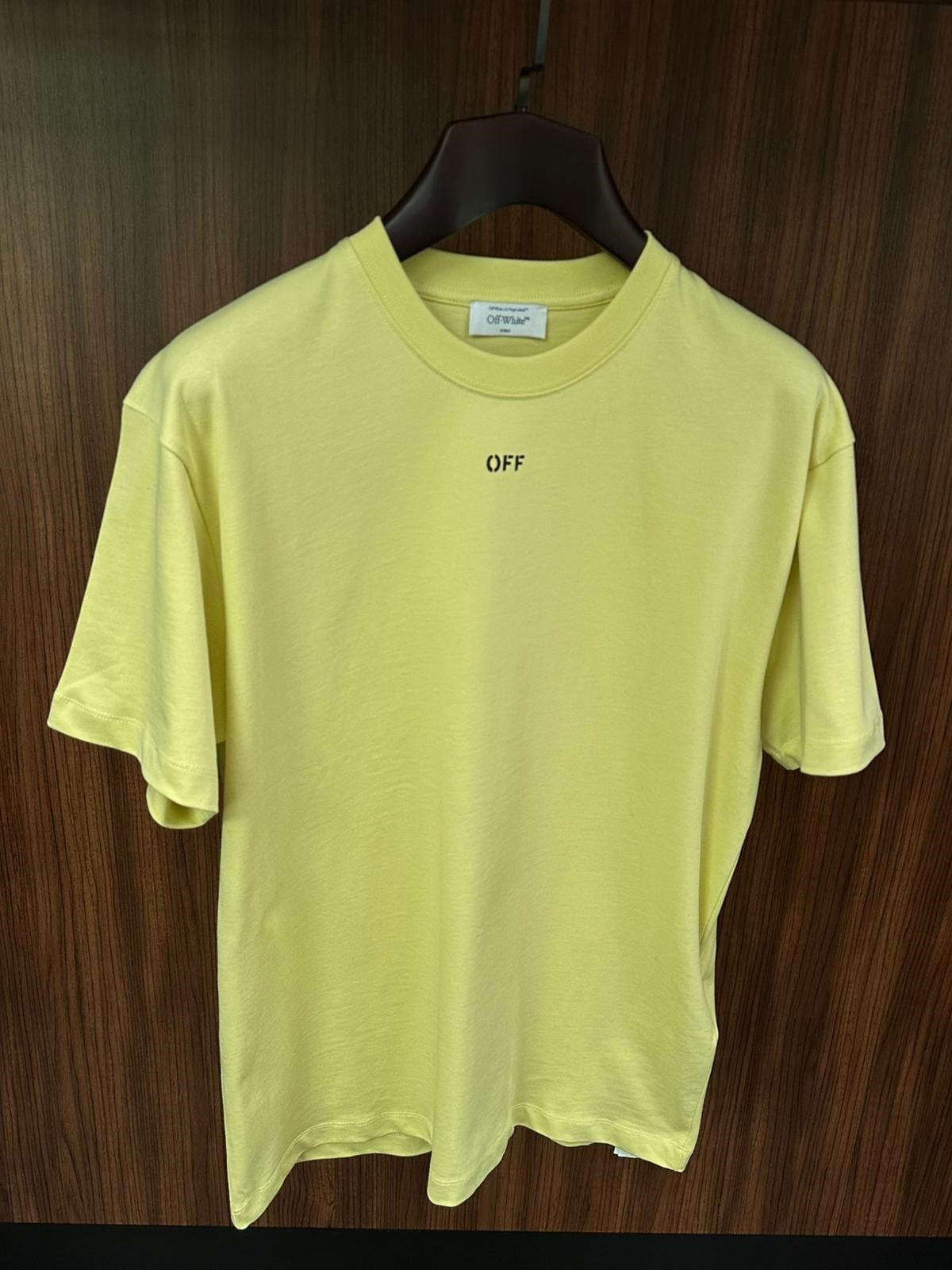 Göğüs Marka Yazılı T-shirt