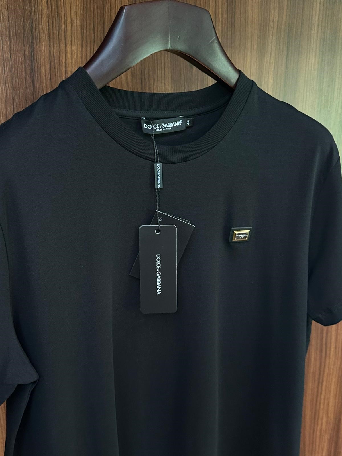 Göğüs Metal Logolu T-Shirt