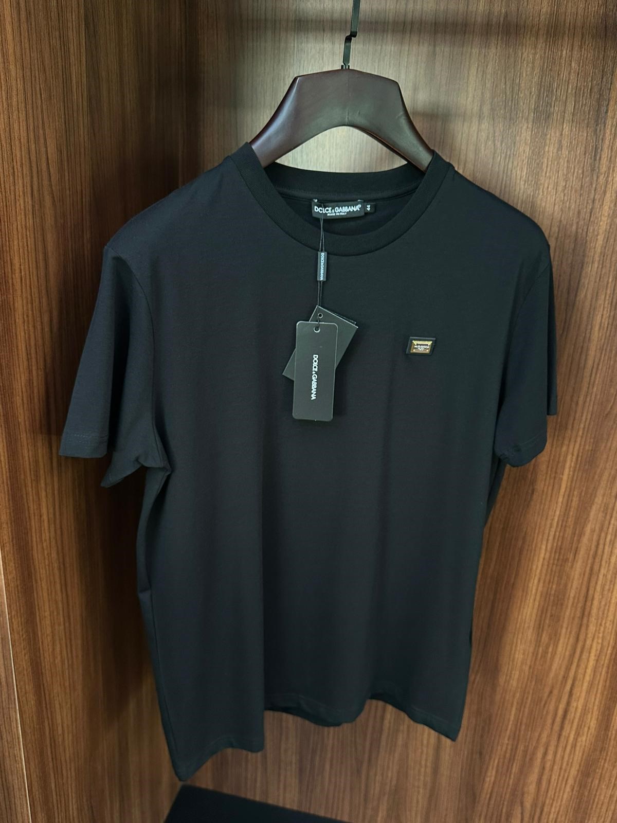 Göğüs Metal Logolu T-Shirt