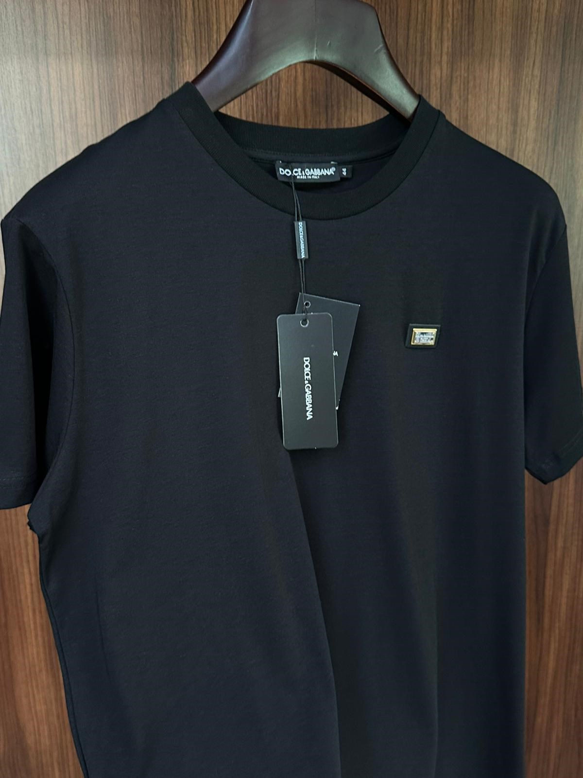 Göğüs Metal Logolu T-Shirt