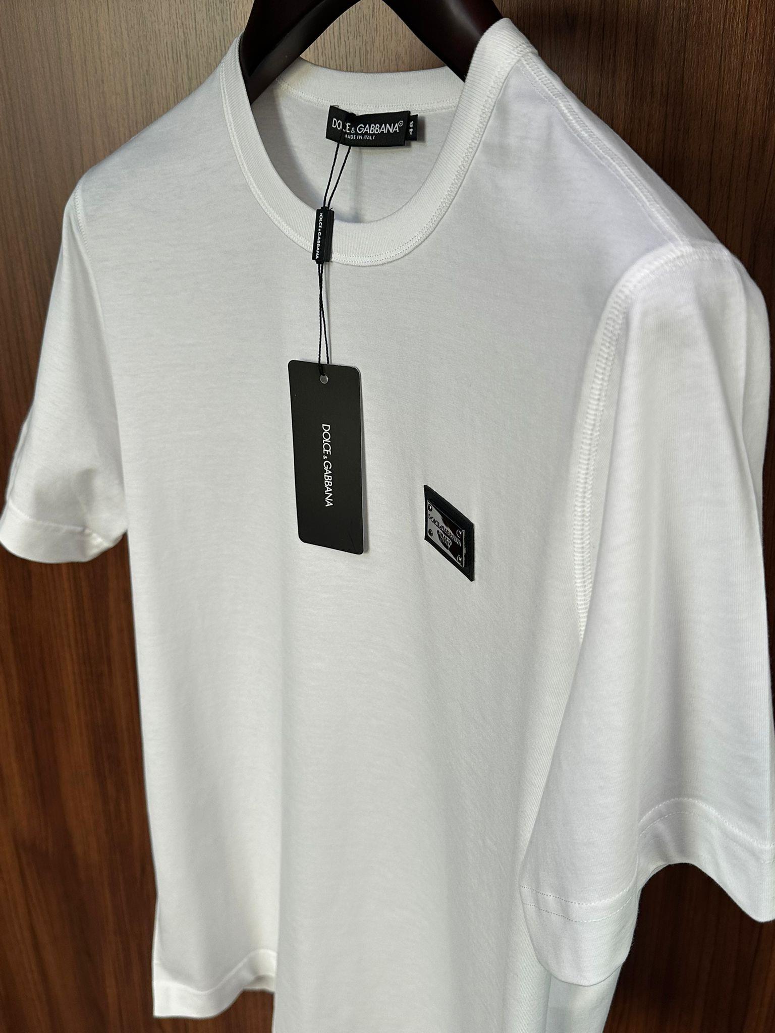Göğüs Metal Marka Logolu T-Shirt