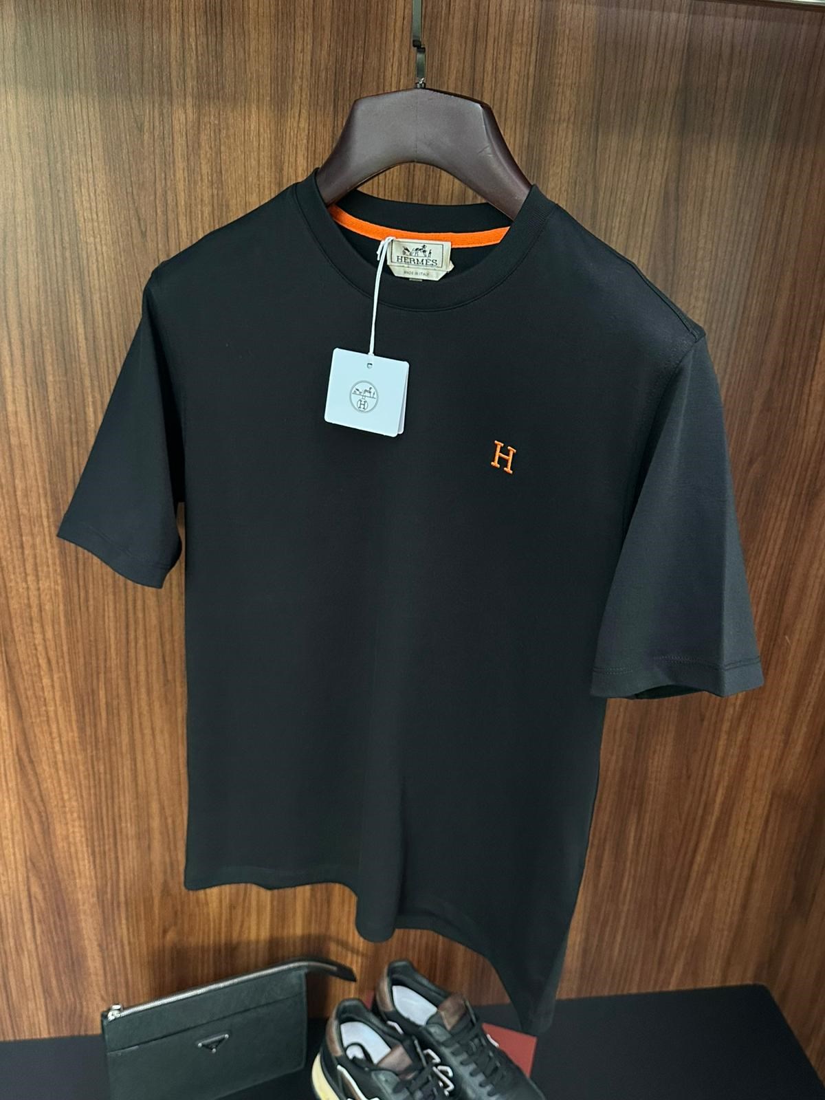 Göğüs Nakış Logolu T-Shirt