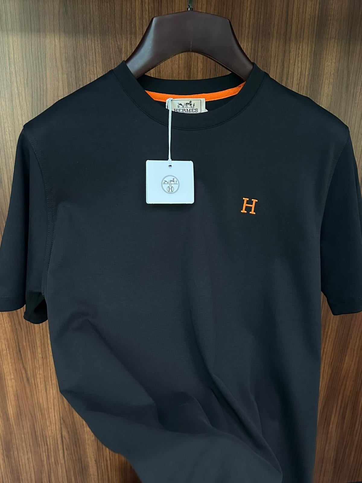 Göğüs Nakış Logolu T-Shirt