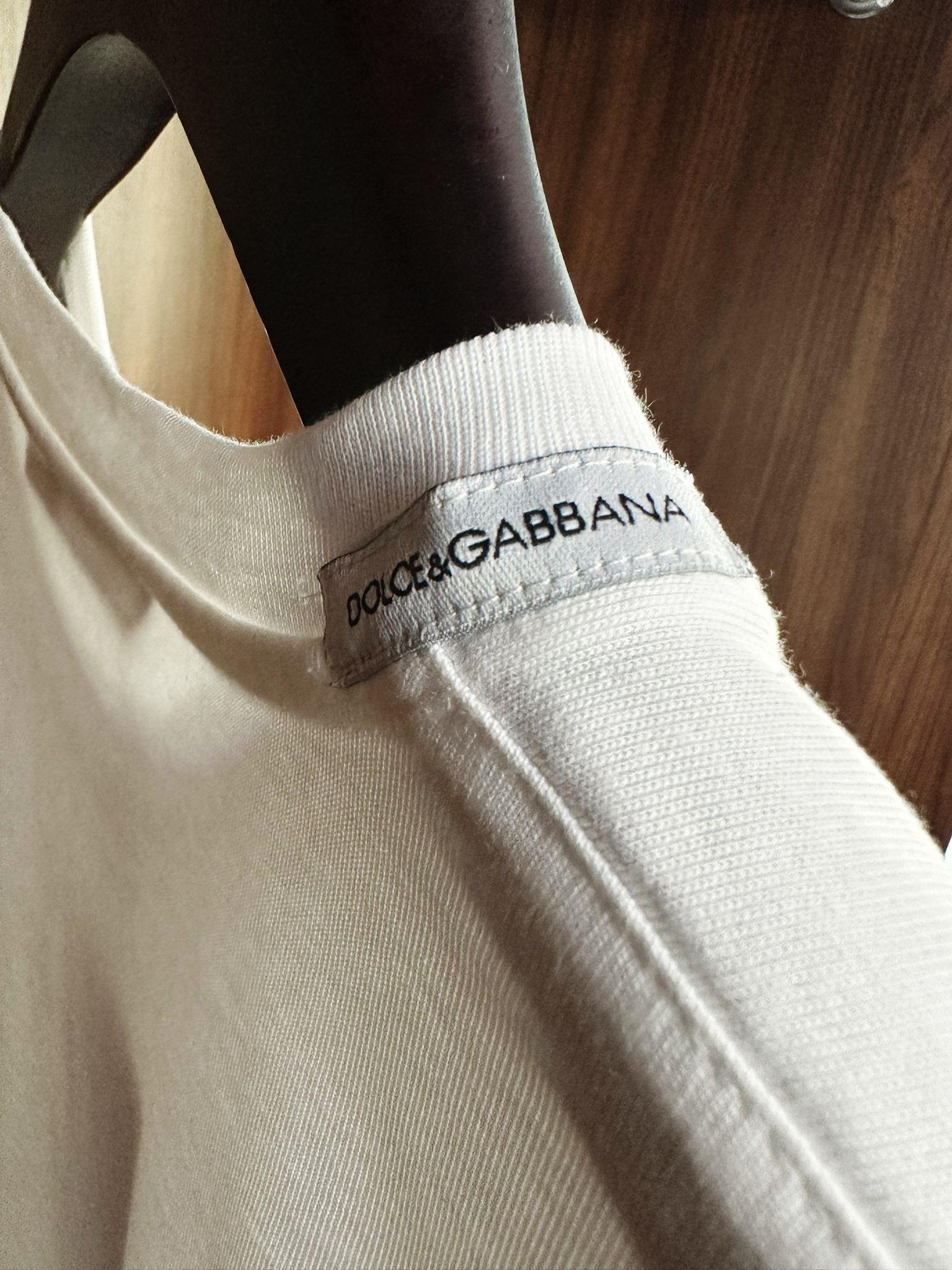 Göğüs Silikon Kabartma Marka Yazılı T-Shirt