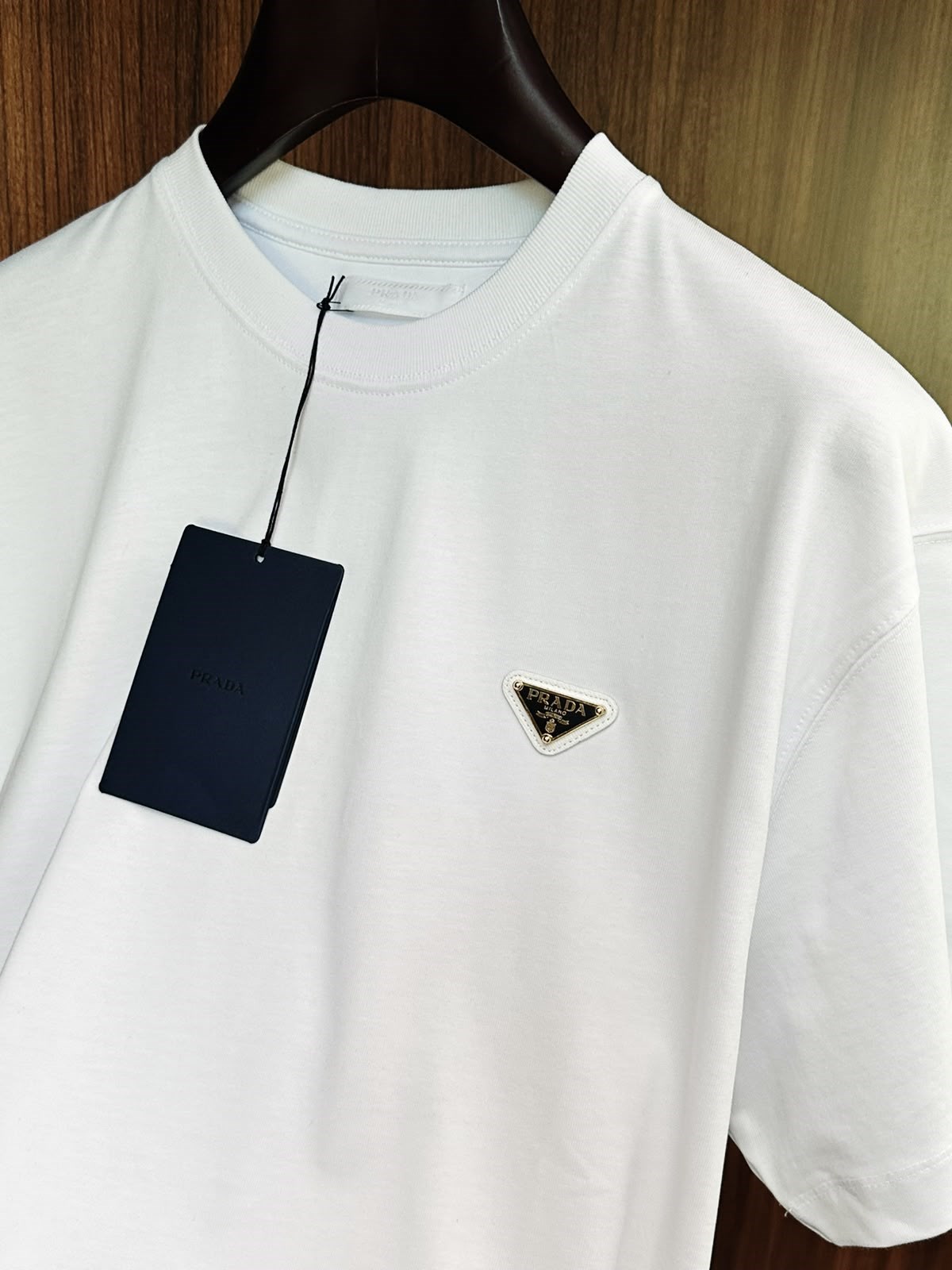 Gold Metal Logolu Bisiklet Yaka T-Shirt