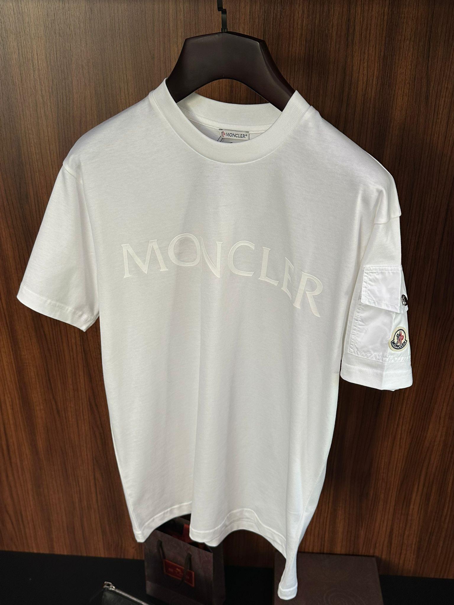 Marka Baskılı Kol Cep Detaylı T-Shirt