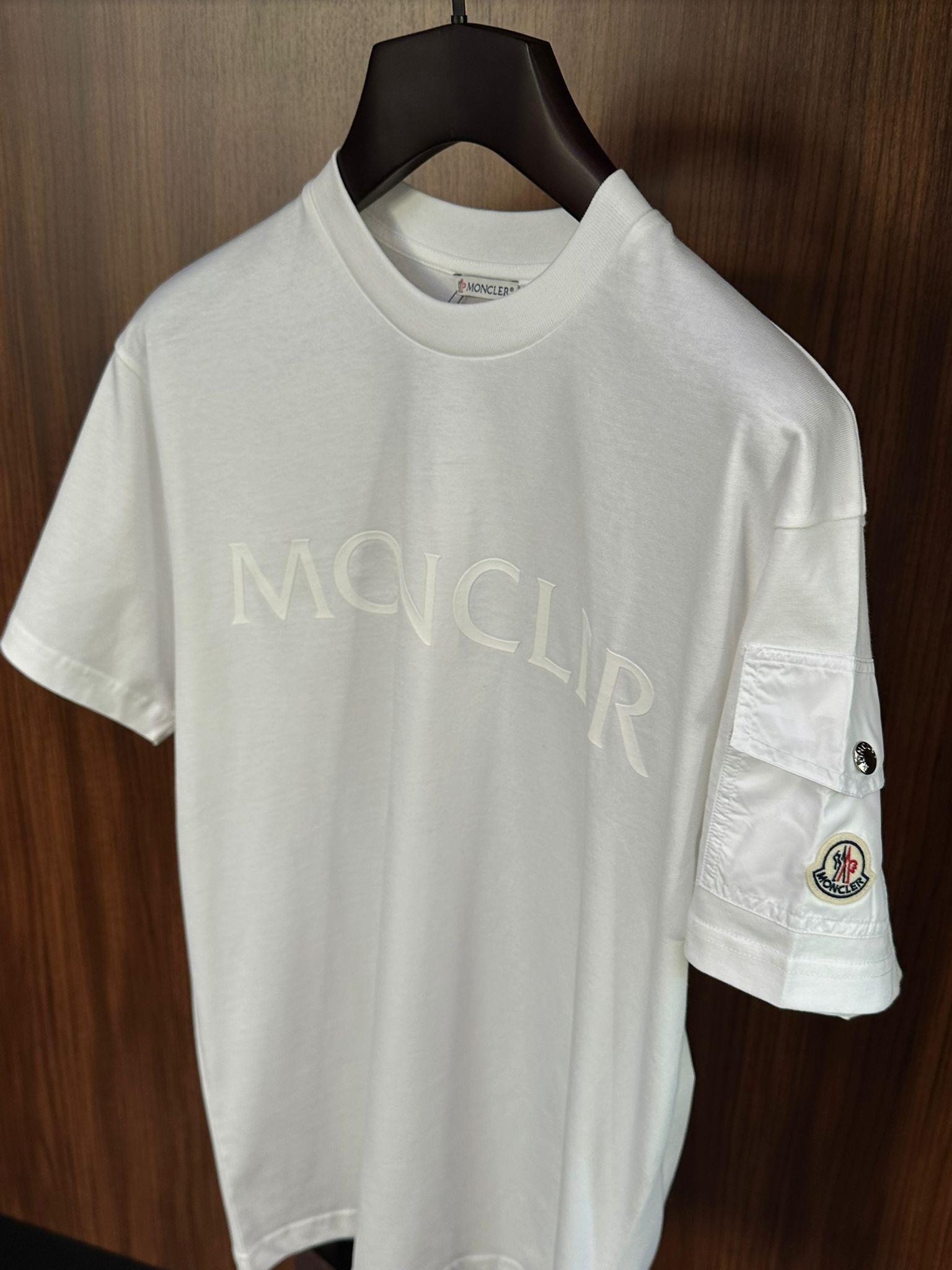Marka Baskılı Kol Cep Detaylı T-Shirt