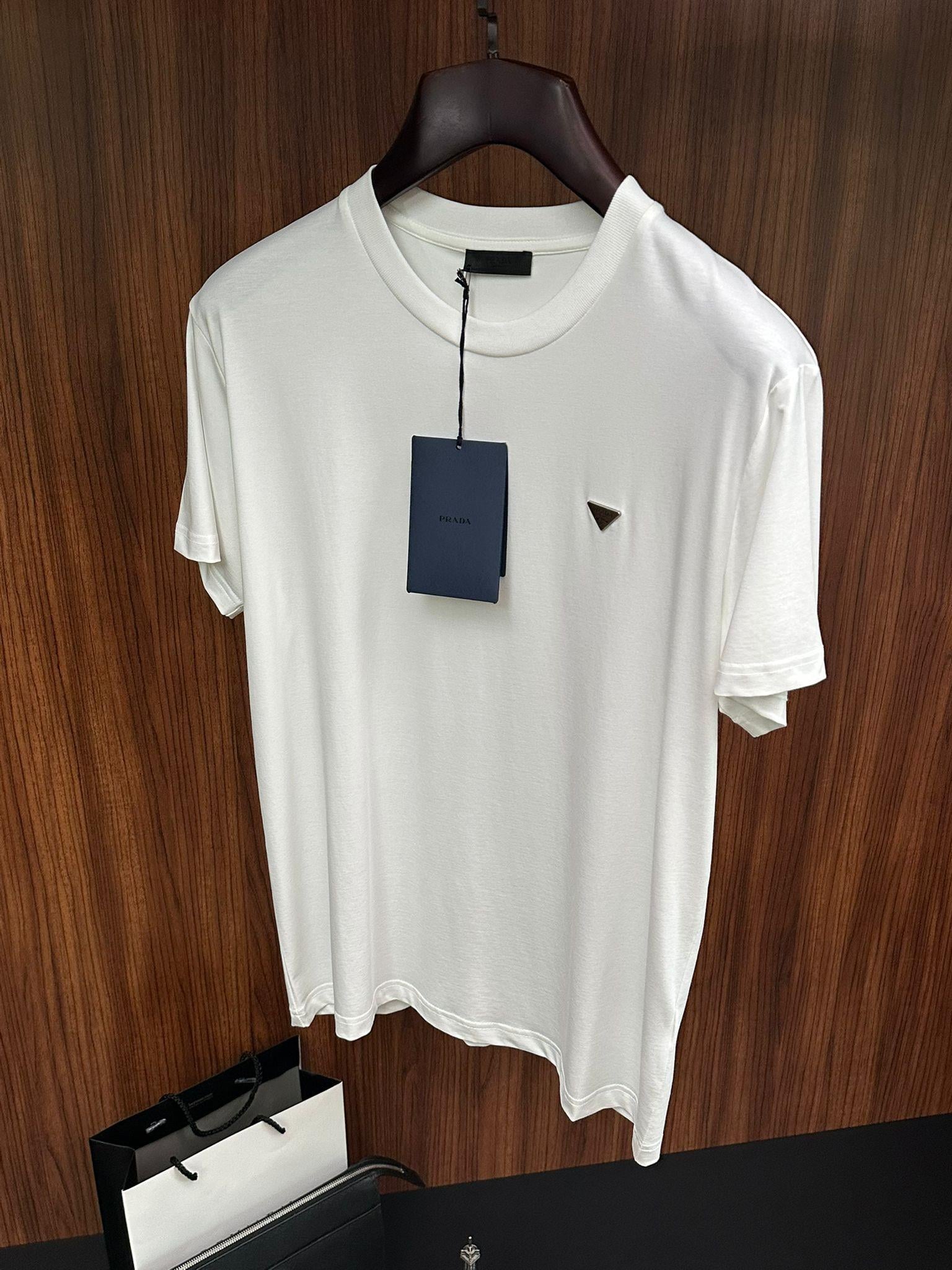 Metal Logolu Basic T-Shirt