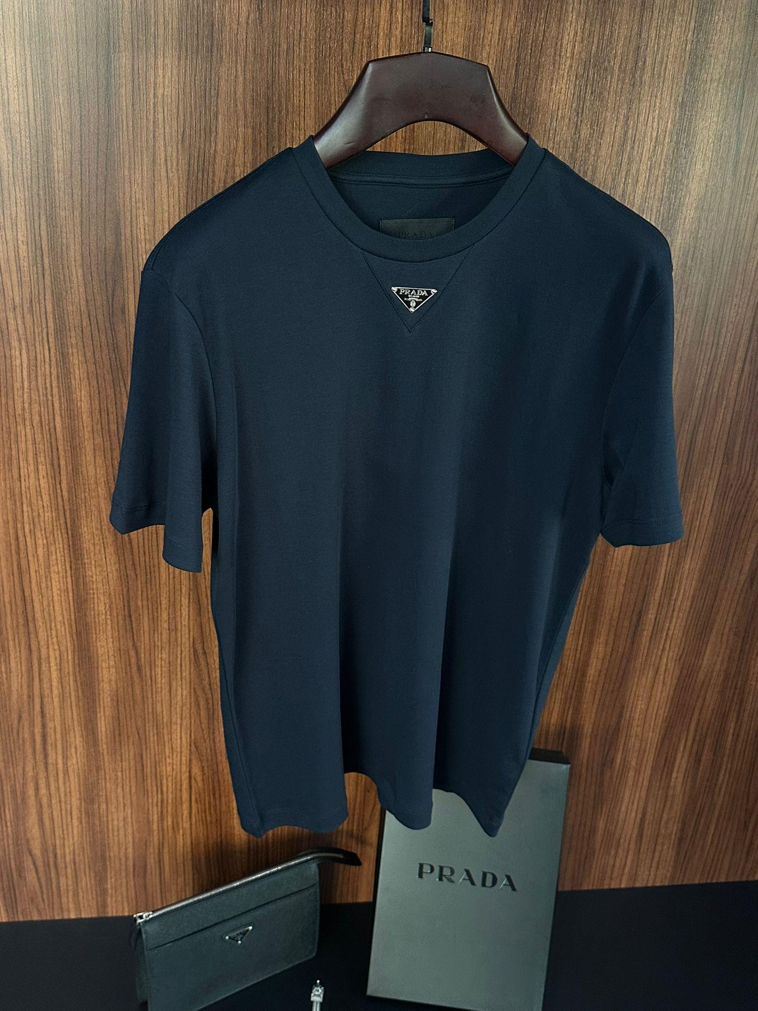 Metal Logolu Basıc T-Shirt