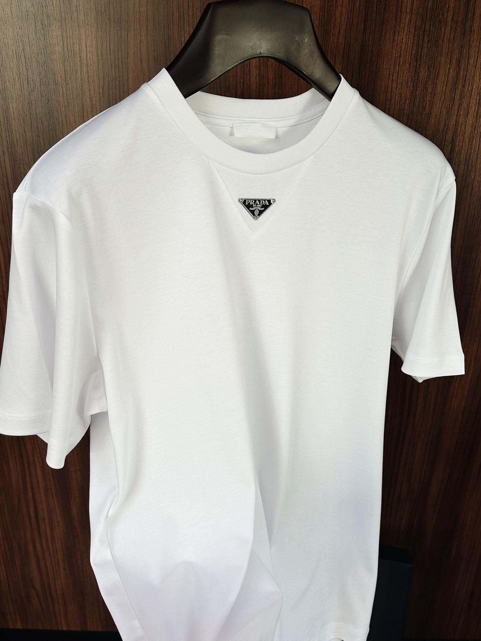 Metal Logolu Basıc T-Shirt