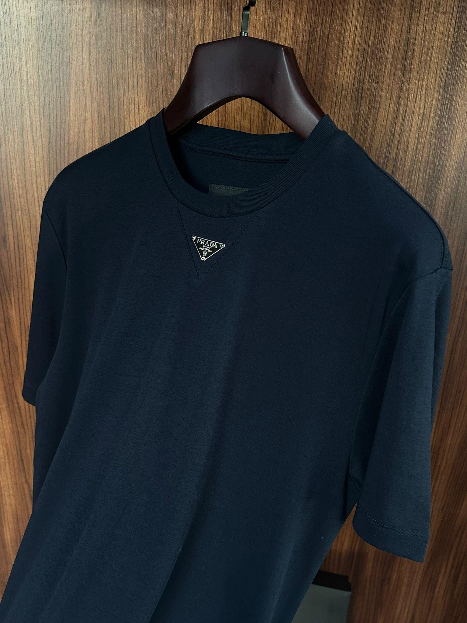 Metal Logolu Basıc T-Shirt