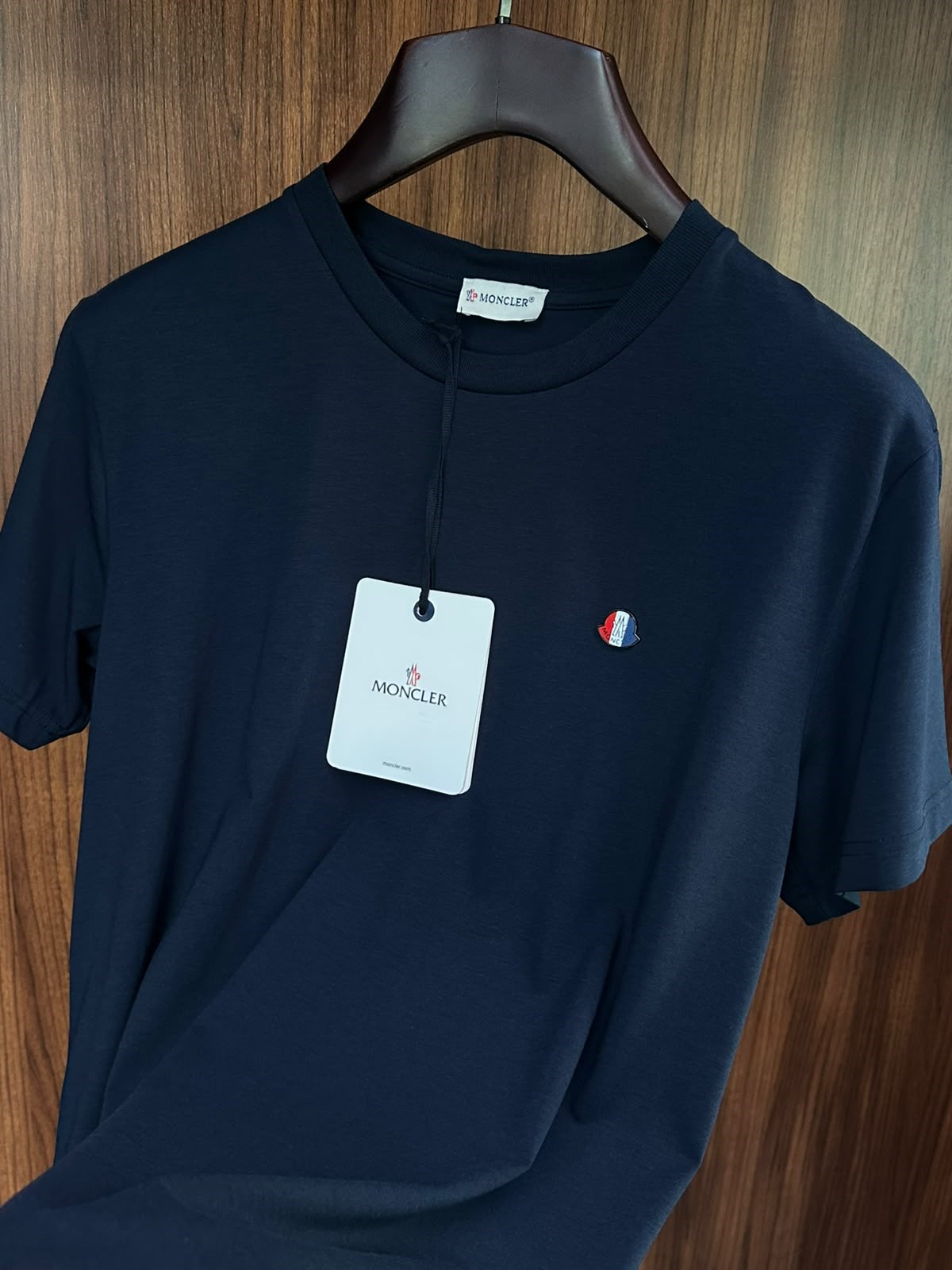Metal Logolu Bisiklet Yaka T-Shirt