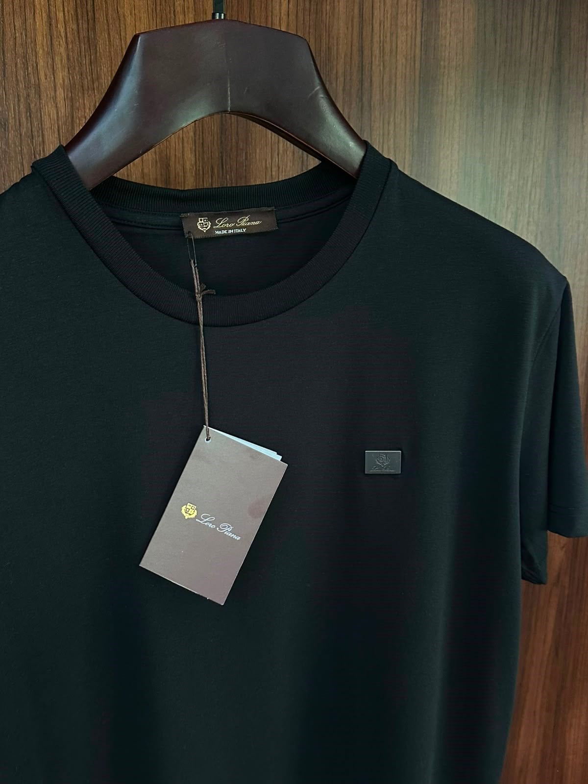 Metal Logolu Bisiklet Yaka T-Shirt