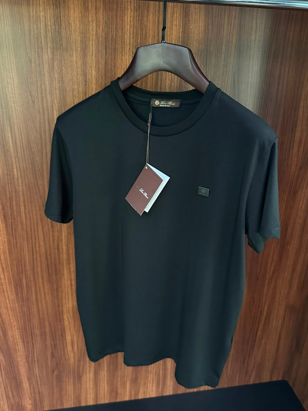 Metal Logolu Bisiklet Yaka T-Shirt
