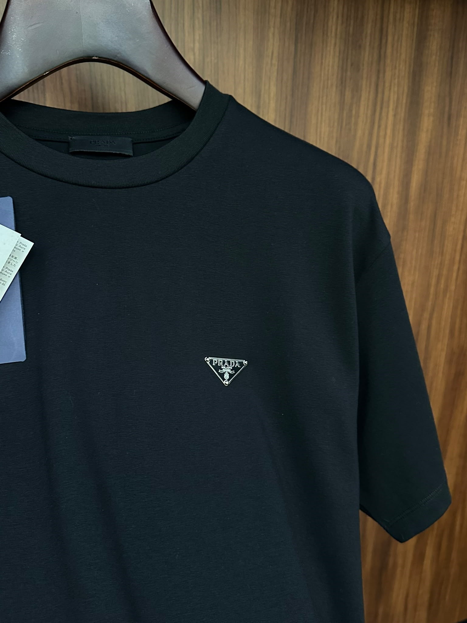 Metal Logolu Bisiklet Yaka Basic T-Shirt