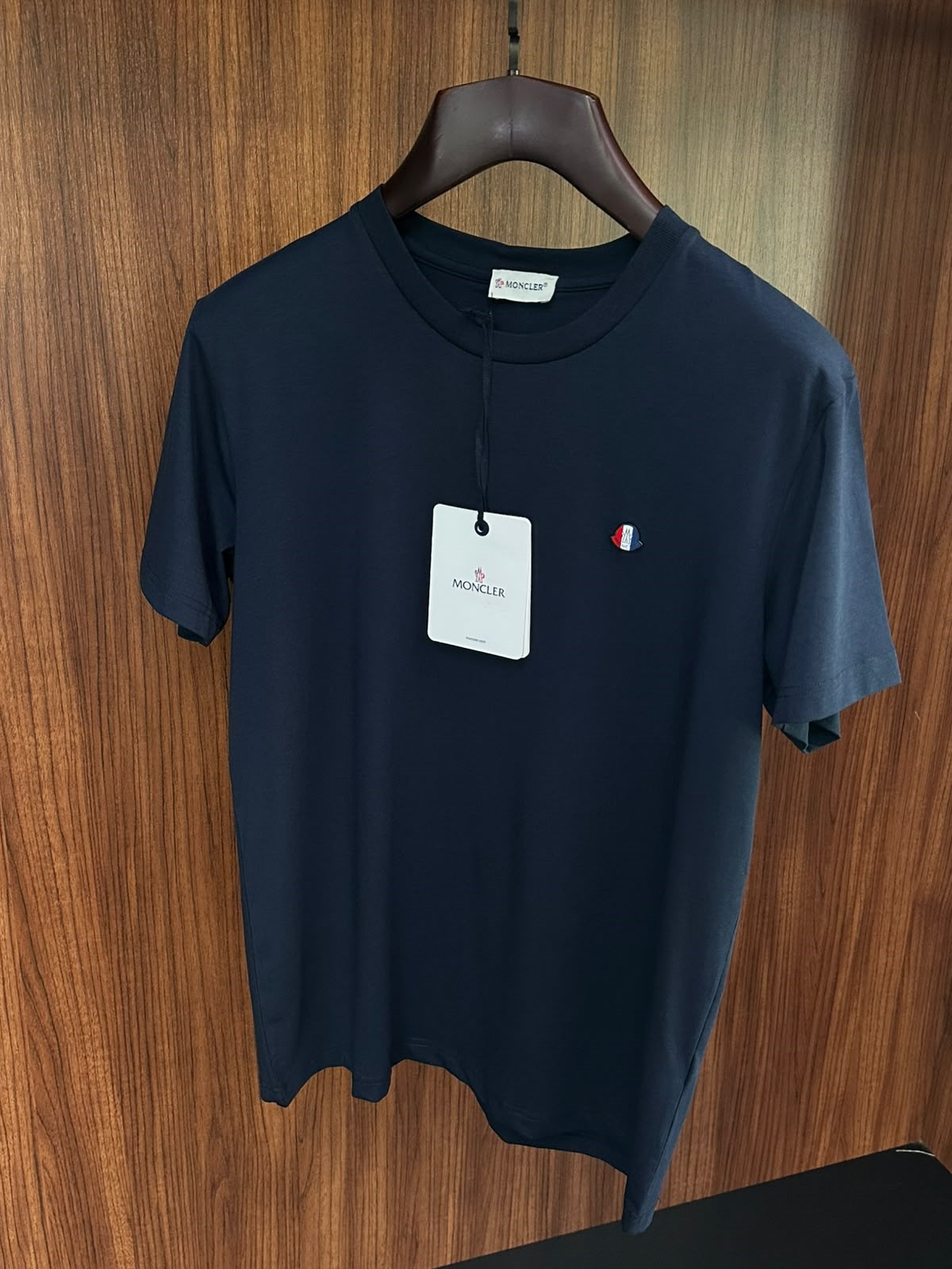 Metal Logolu Bisiklet Yaka T-Shirt