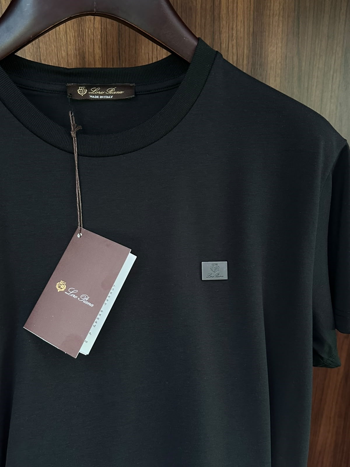 Metal Logolu Bisiklet Yaka T-Shirt