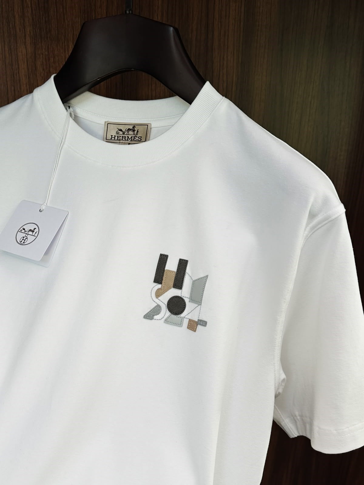 Mini Patch Deri Logo Detaylı T-Shirt