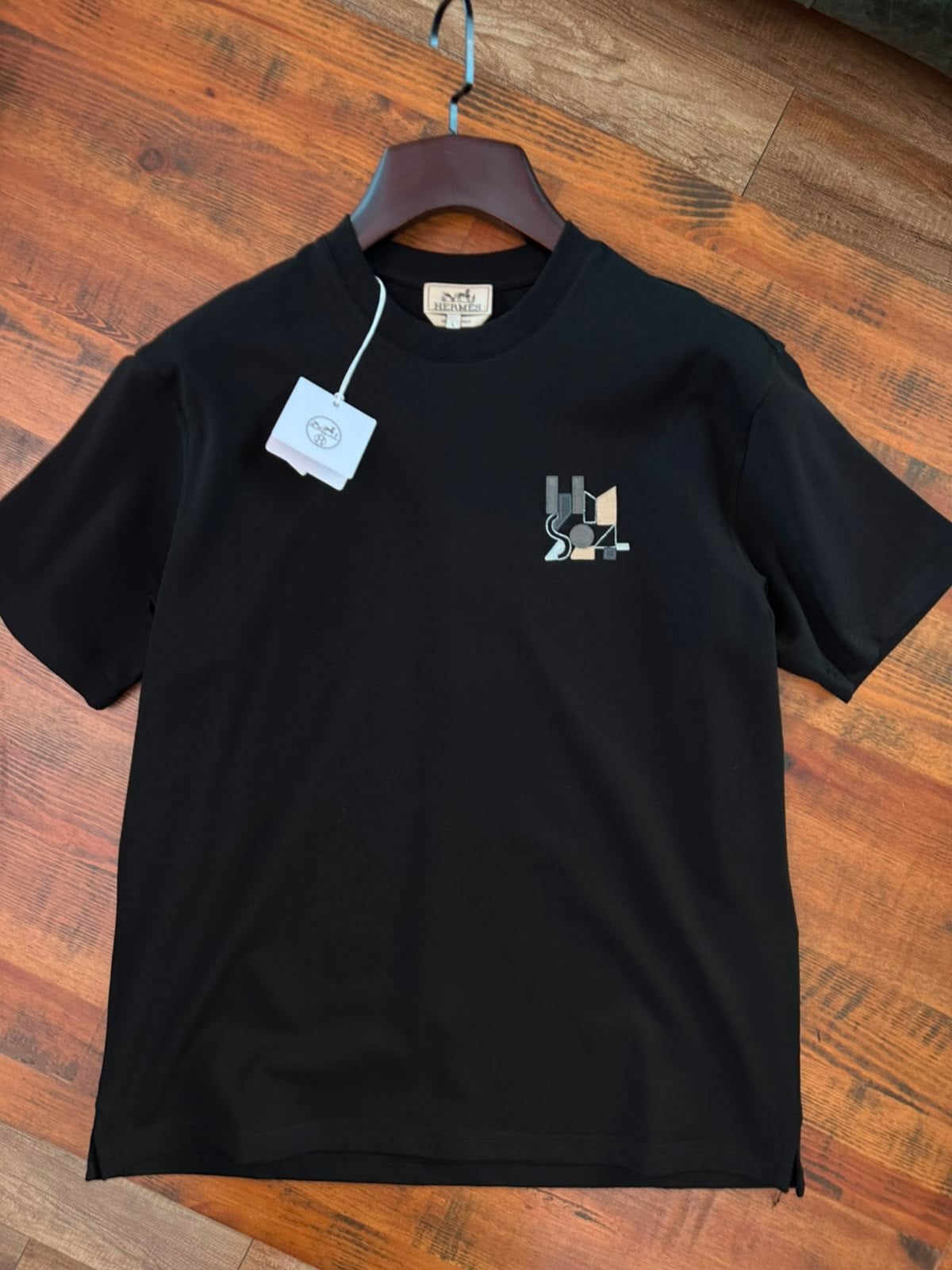 Mini Patch Deri Logo Detaylı T-Shirt