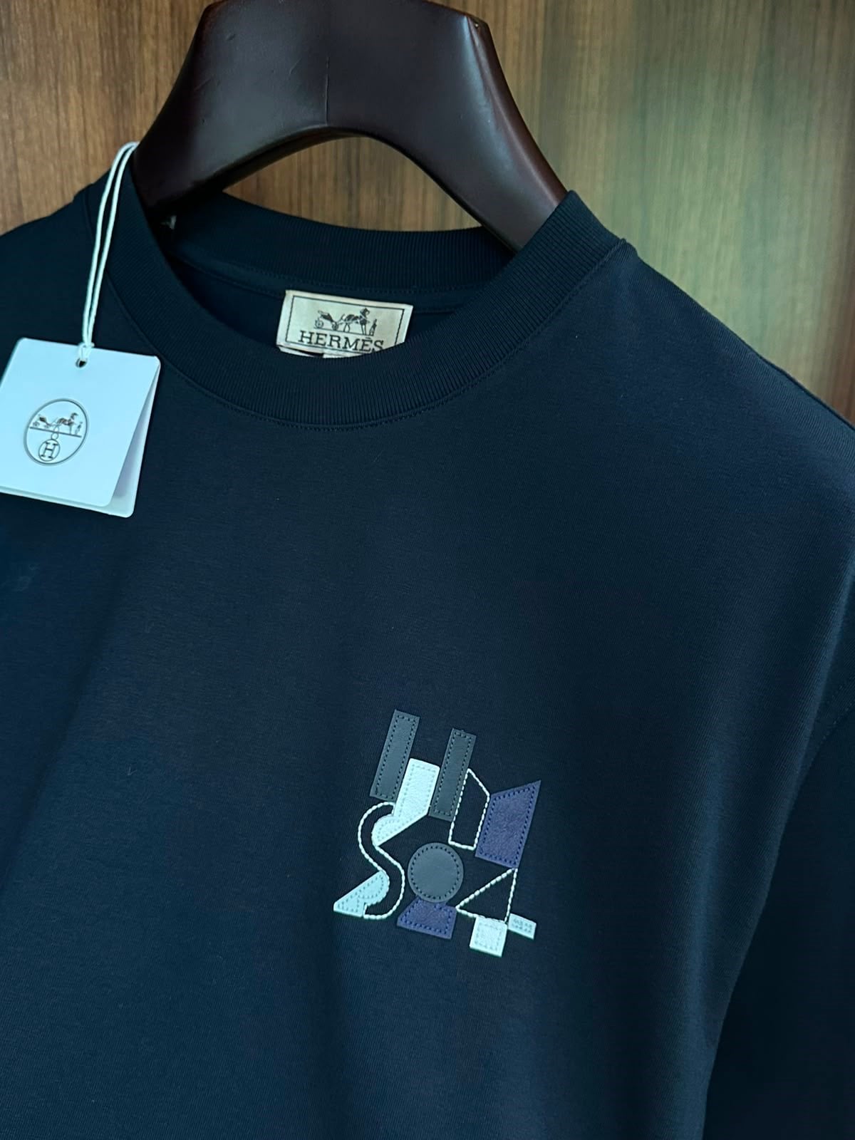 Mini Patch Deri Logo Detaylı T-Shirt