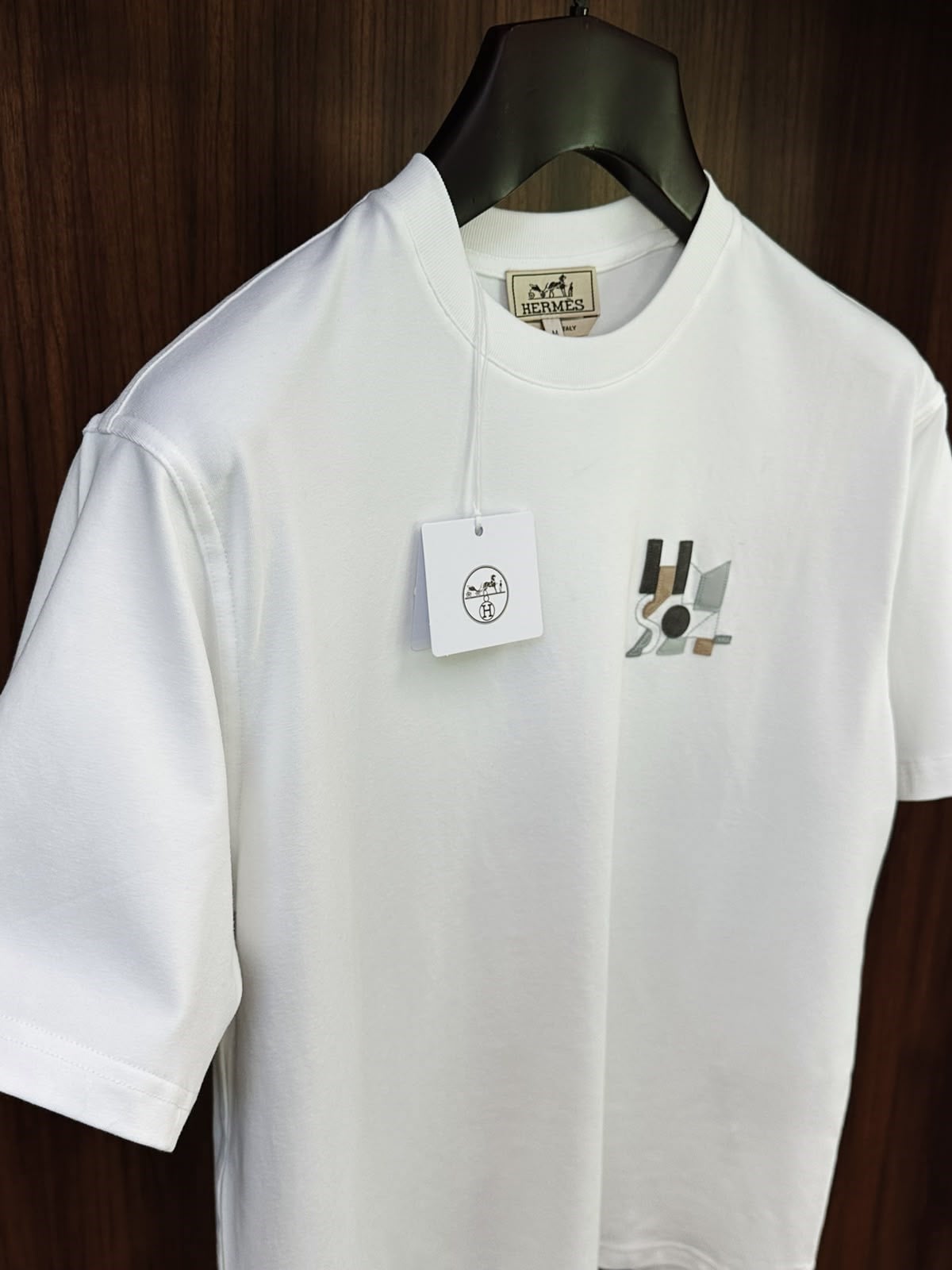 Mini Patch Deri Logo Detaylı T-Shirt