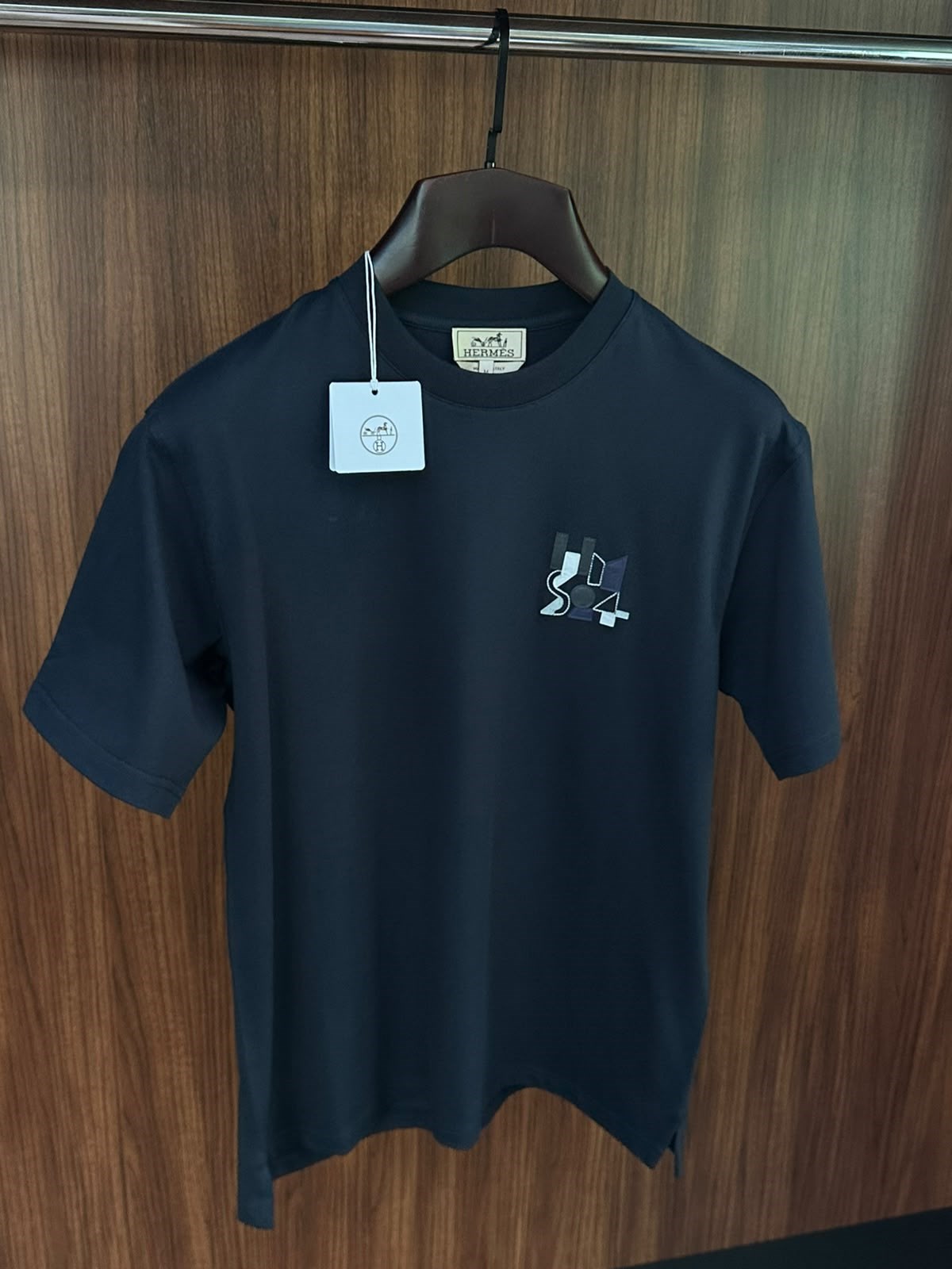 Mini Patch Deri Logo Detaylı T-Shirt