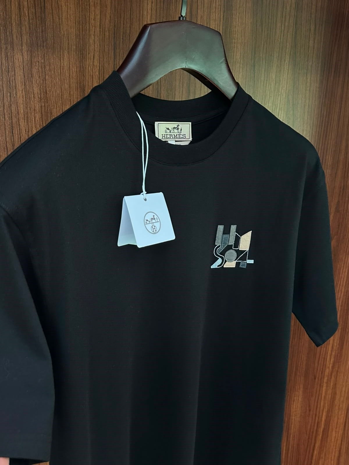 Mini Patch Deri Logo Detaylı T-Shirt