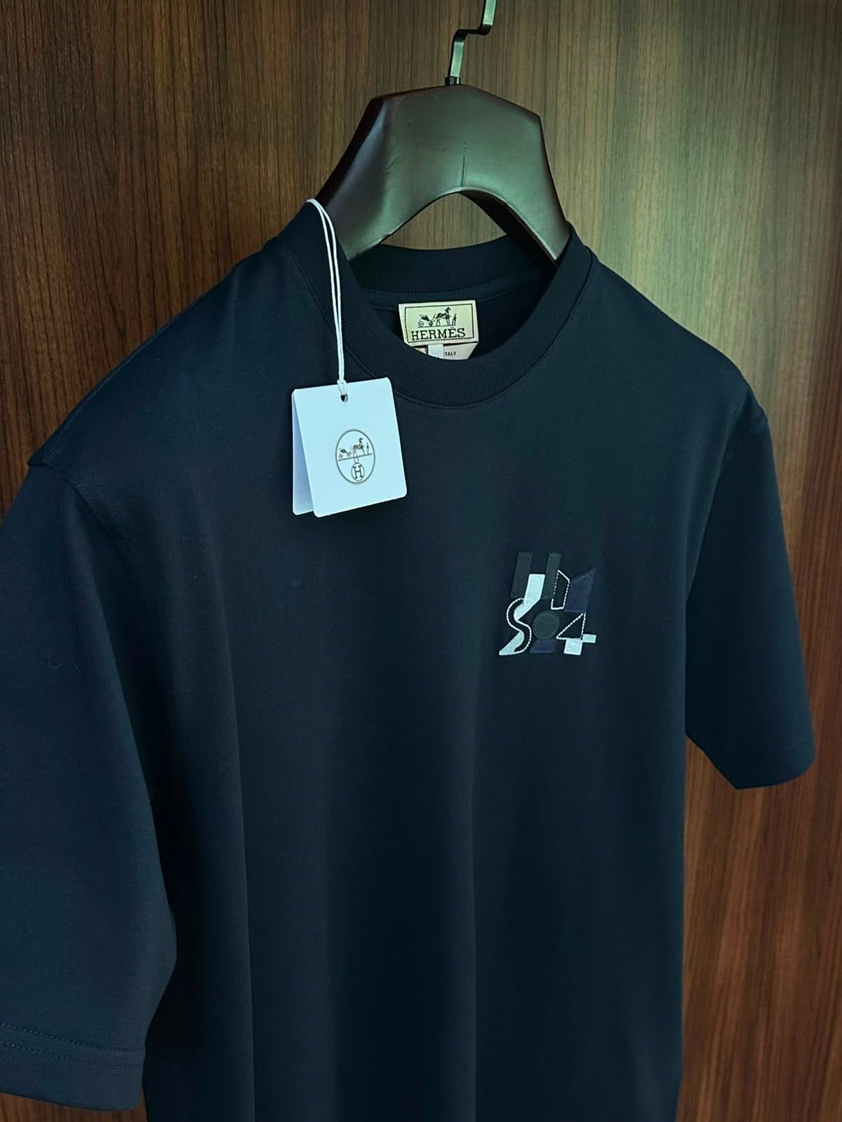 Mini Patch Deri Logo Detaylı T-Shirt