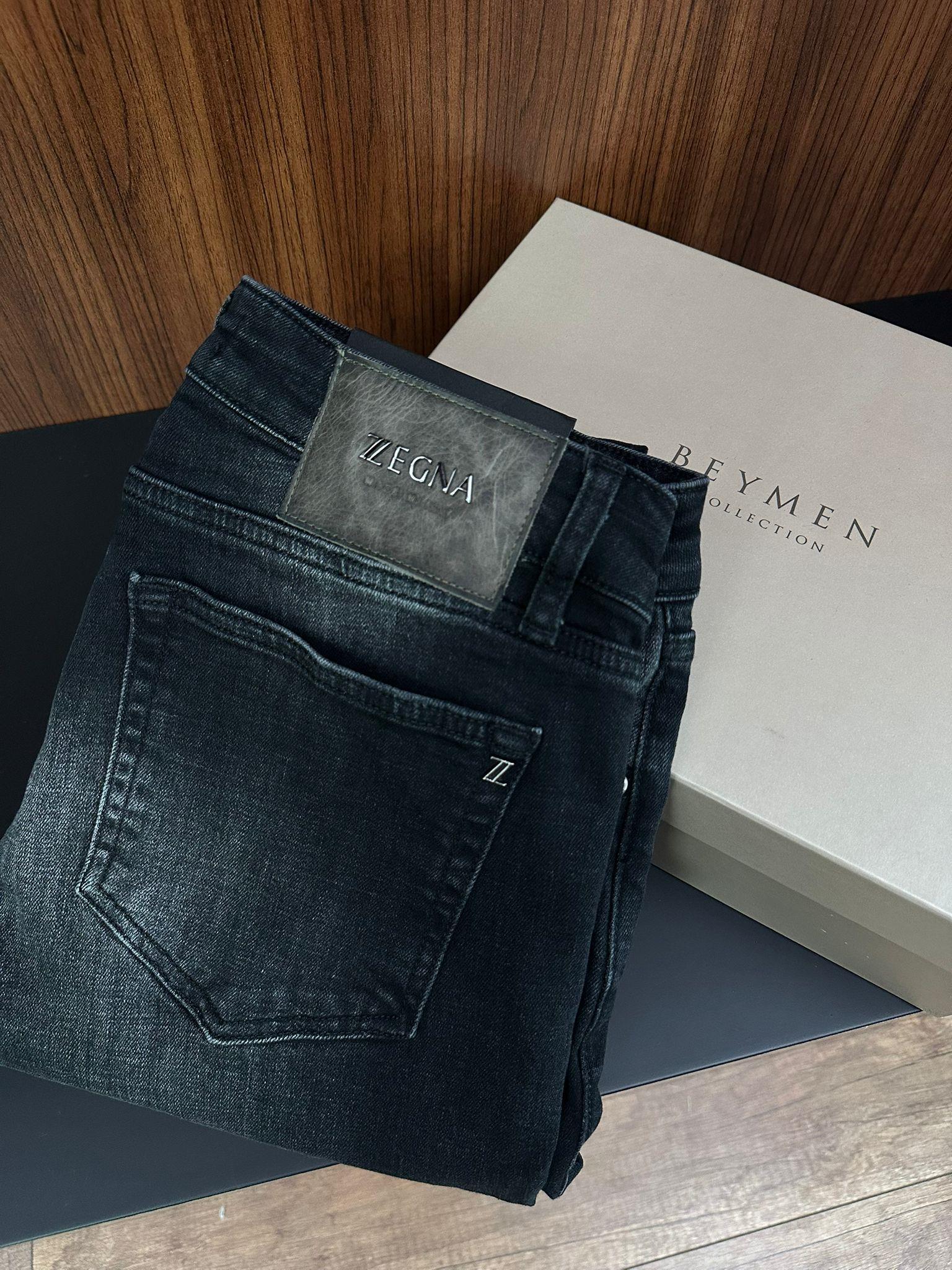 Yıkama Kumaş Metal Logolu Likralı Jean