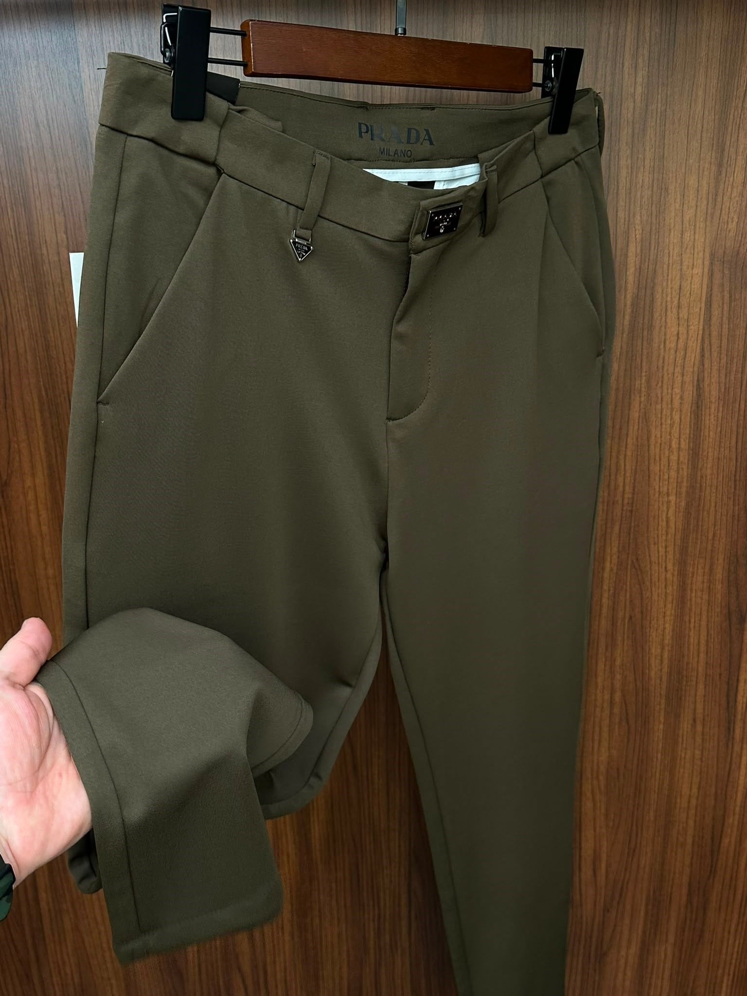Metal Logolu Kabartma Yazı Detaylı Jogger Pantolon