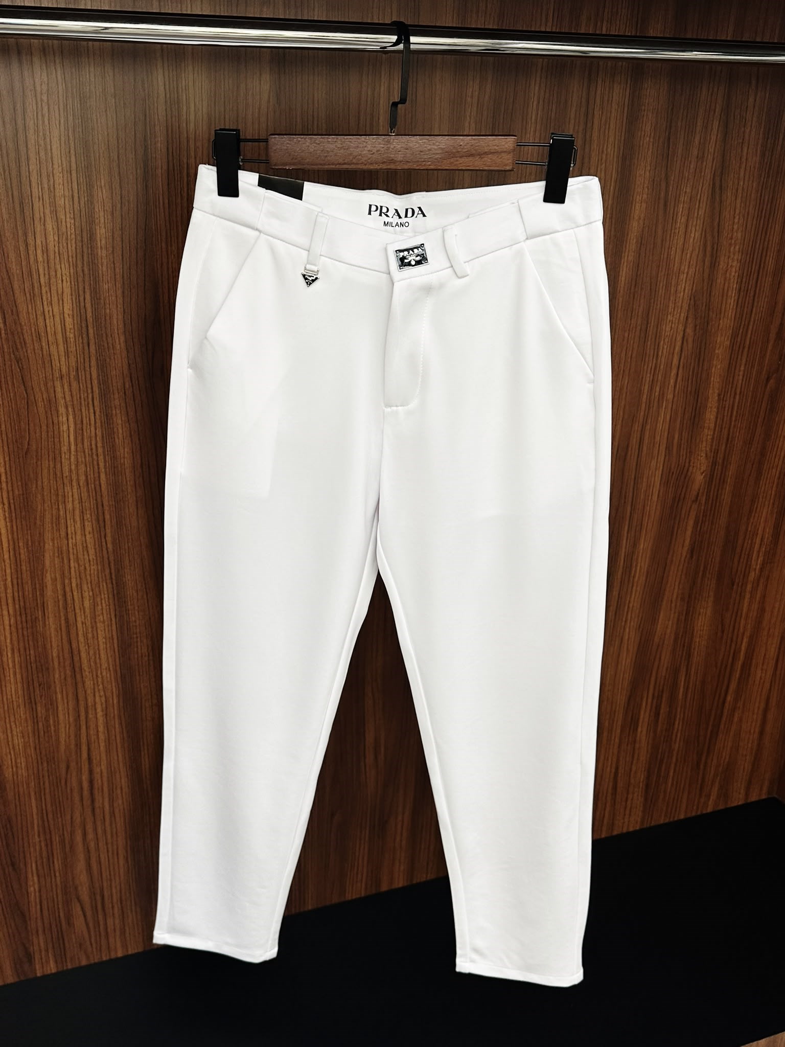 Metal Logolu Kabartma Yazı Detaylı Jogger Pantolon