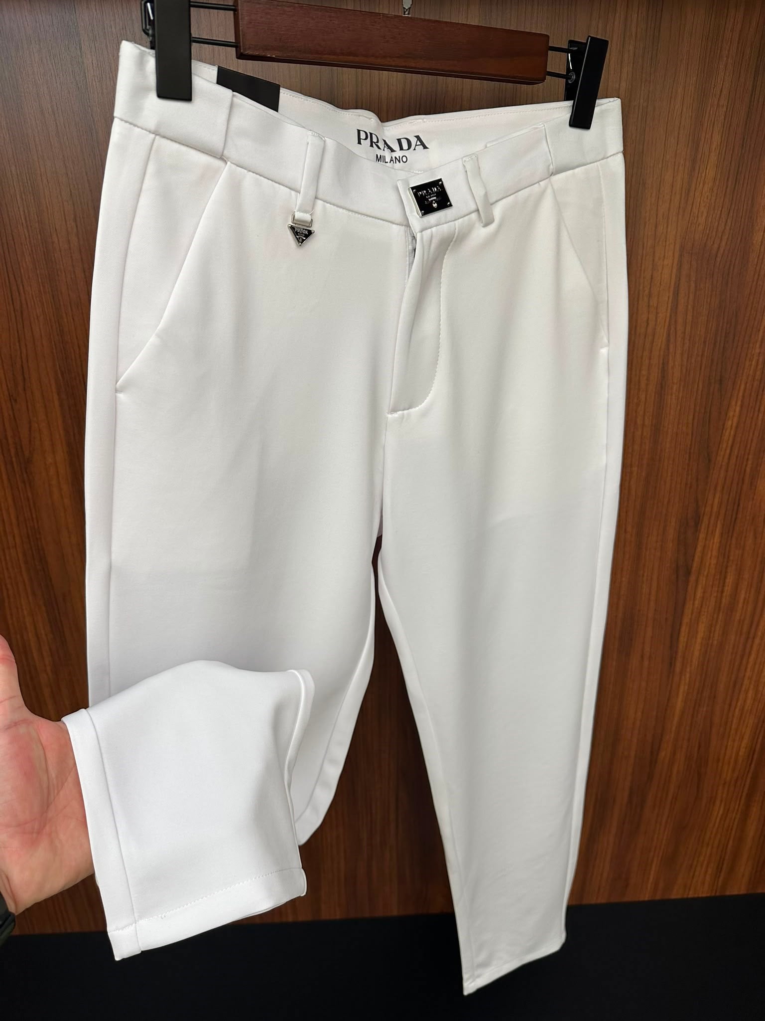 Metal Logolu Kabartma Yazı Detaylı Jogger Pantolon