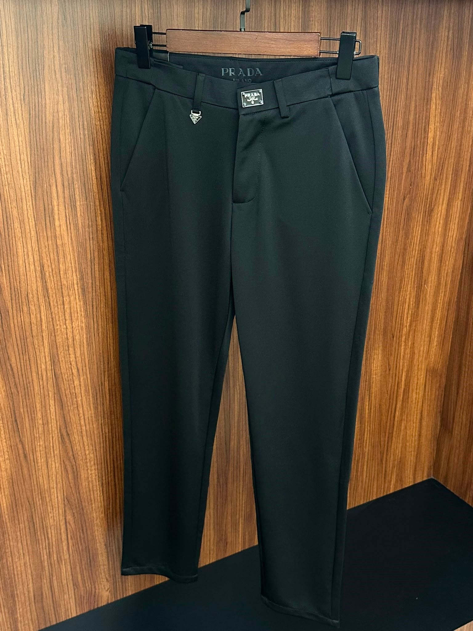 Metal Logolu Kabartma Yazı Detaylı Jogger Pantolon