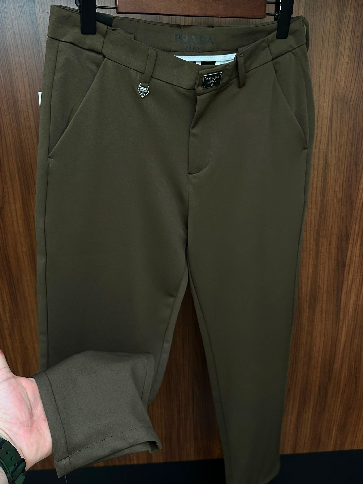 Metal Logolu Kabartma Yazı Detaylı Jogger Pantolon
