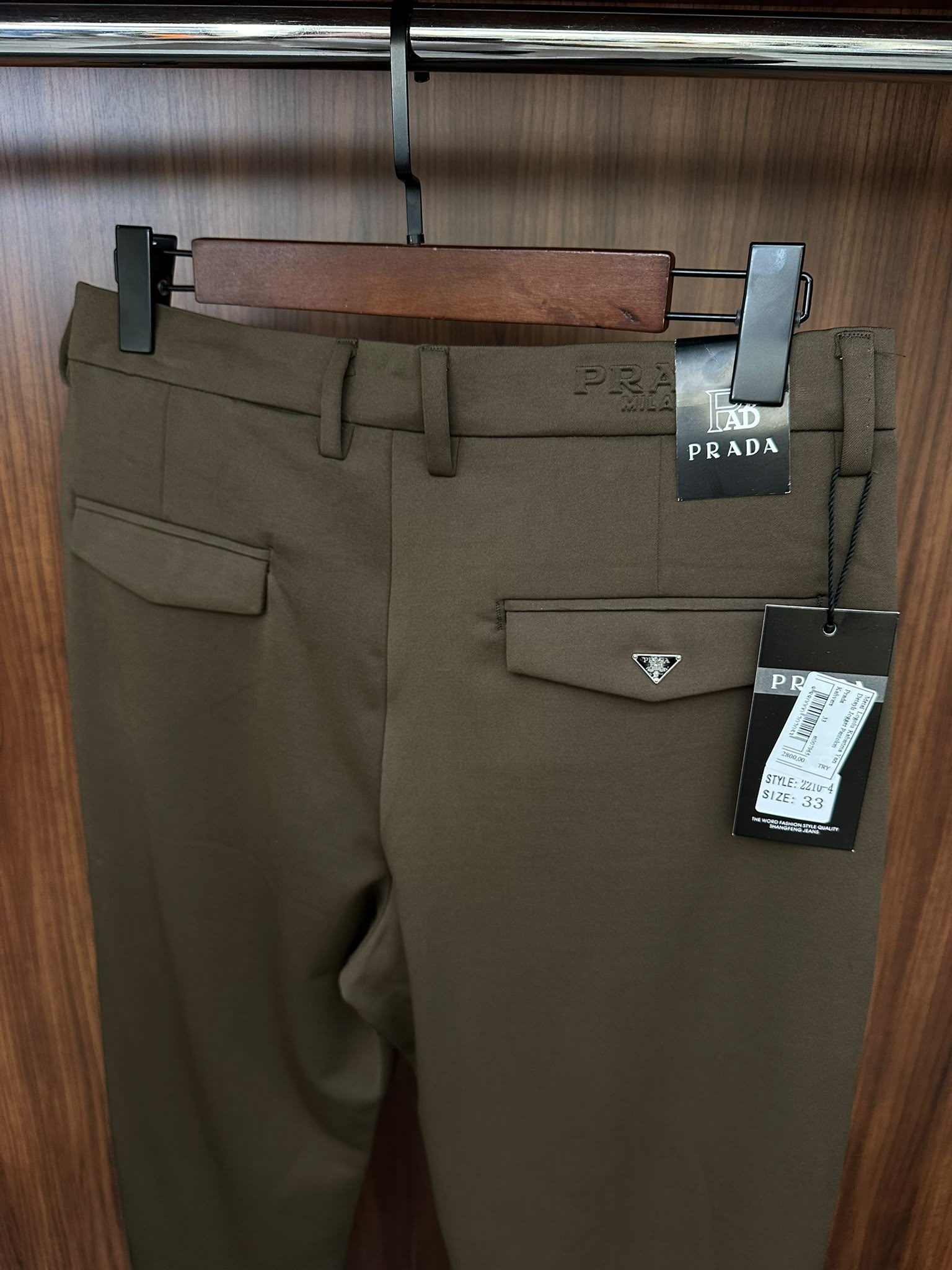 Metal Logolu Kabartma Yazı Detaylı Jogger Pantolon