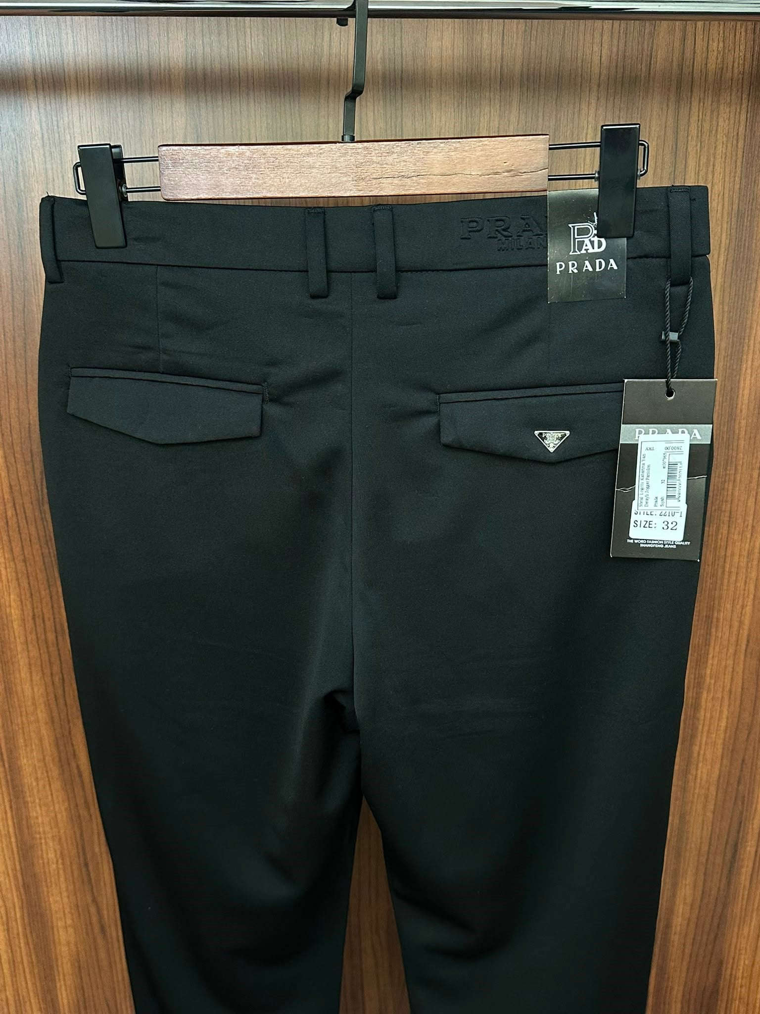 Metal Logolu Kabartma Yazı Detaylı Jogger Pantolon