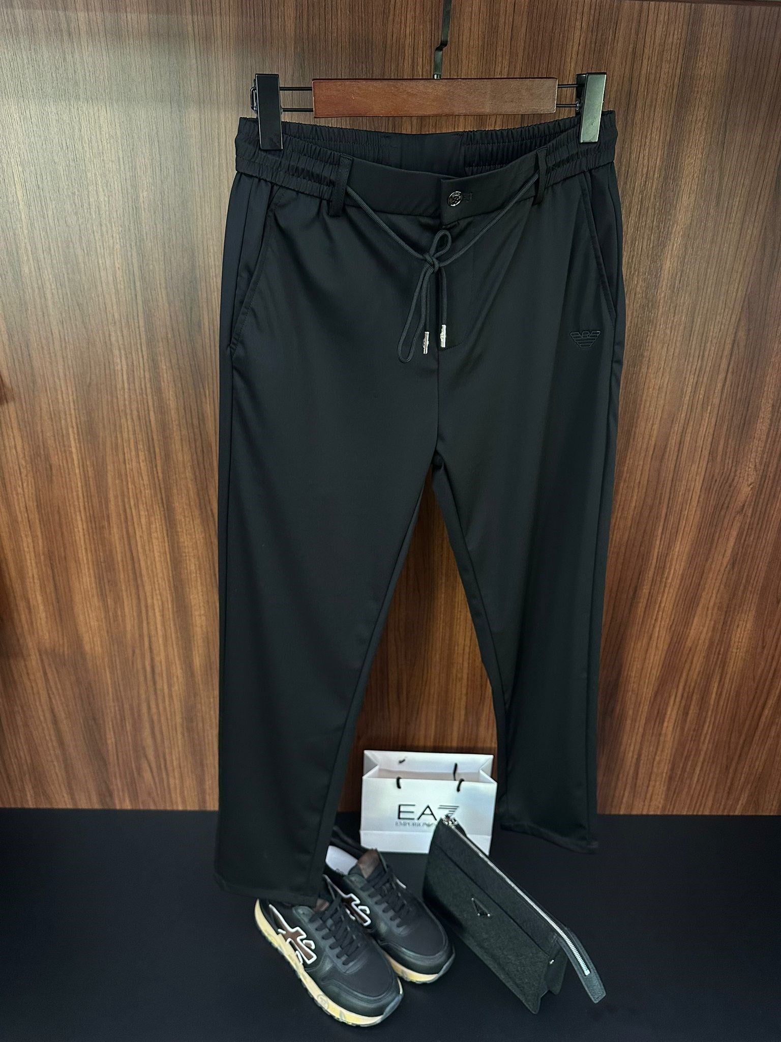 Plastik Kabartma Logolu Jogger Pantolon