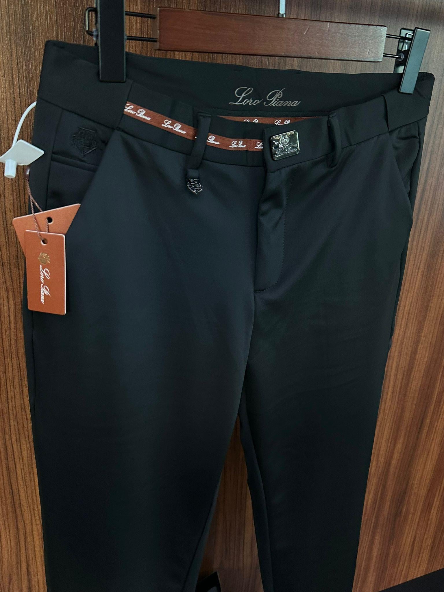 Metal Logolu Şerit Detaylı Jogger