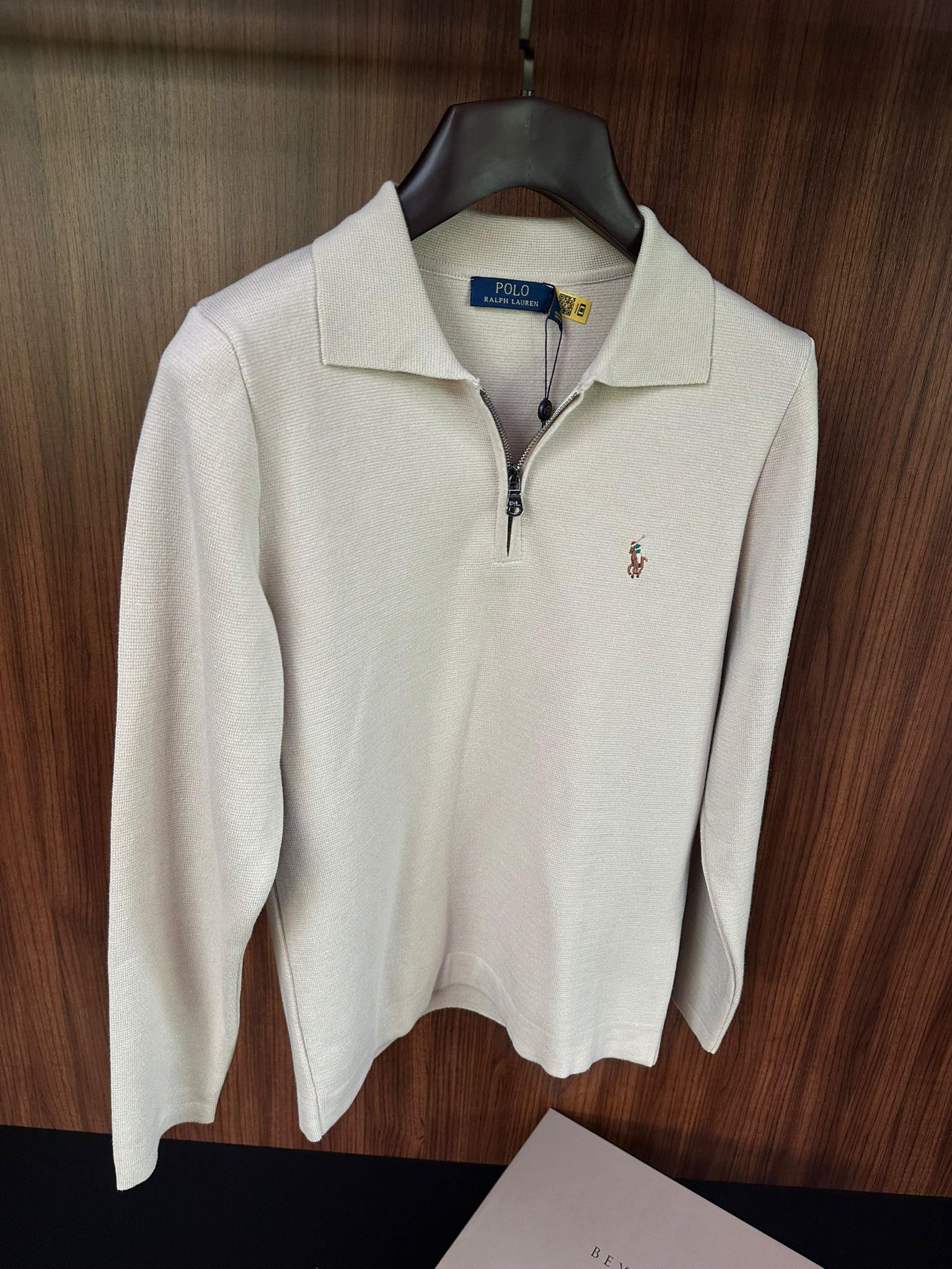 Çelik Örme Triko Nakış Logolu Yakalı Kazak