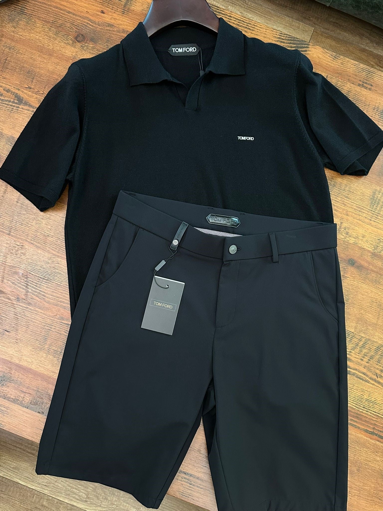 Arka Cep Metal Logo Detaylı Modal Şort