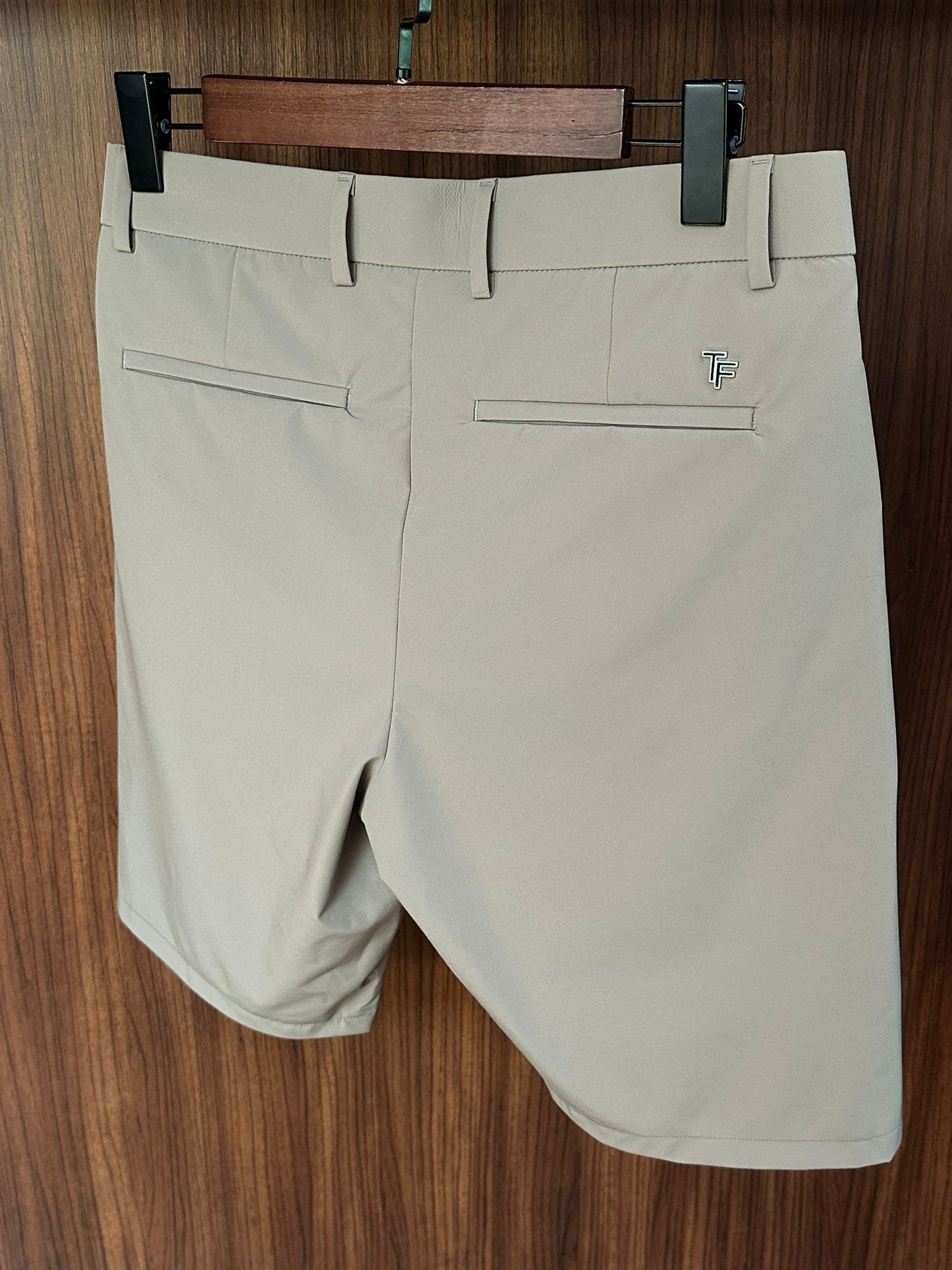 Arka Cep Metal Logo Detaylı İthal Modal Şort
