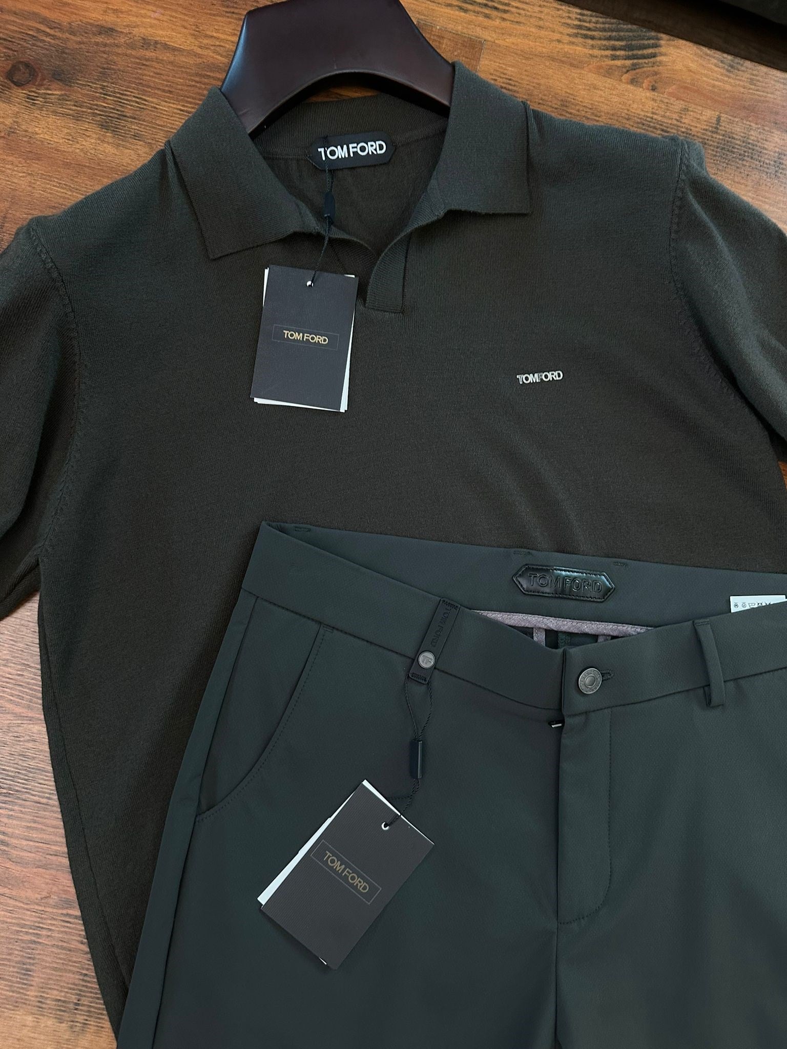 Arka Cep Metal Logo Detaylı Modal Şort