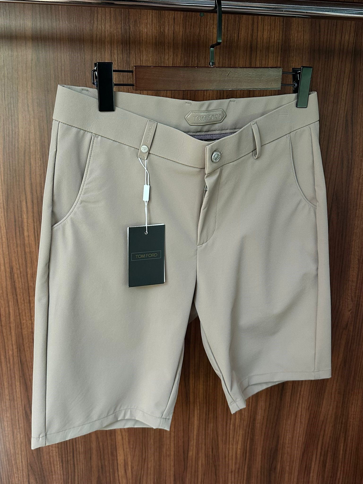 Arka Cep Metal Logo Detaylı İthal Modal Şort