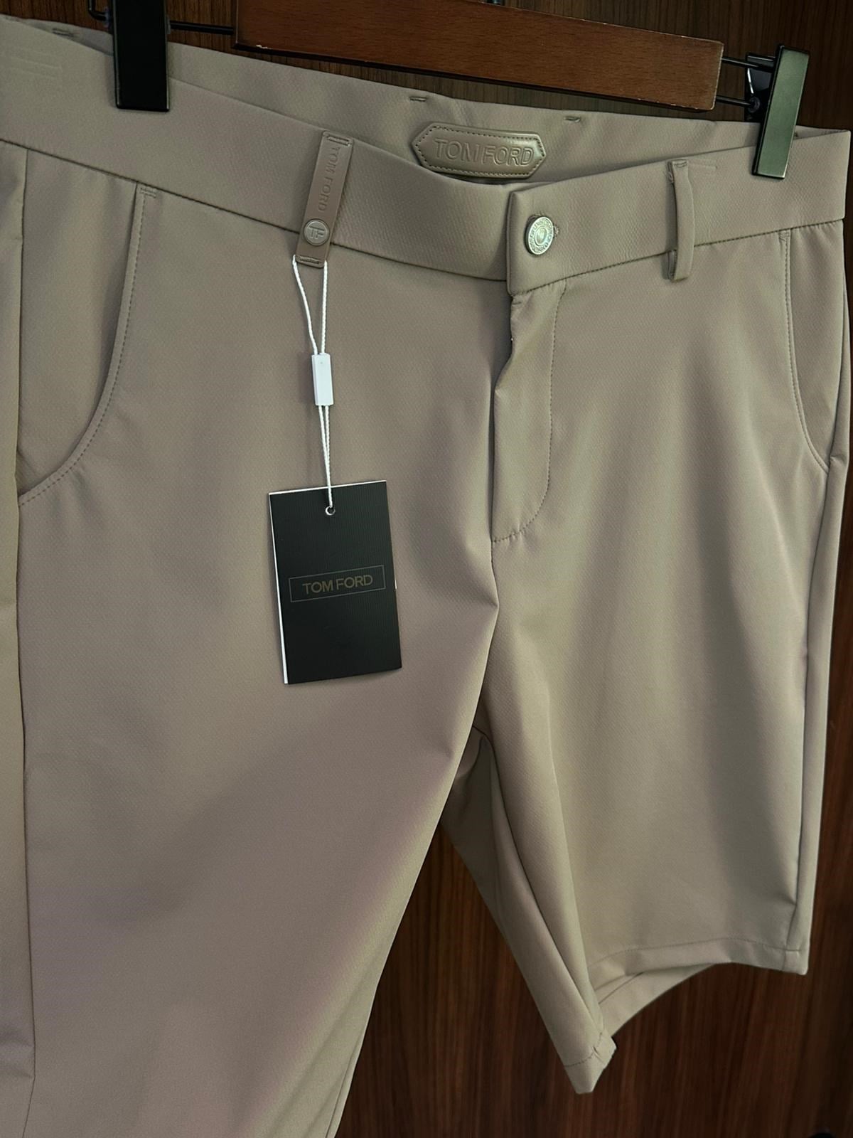 Arka Cep Metal Logo Detaylı Modal Şort