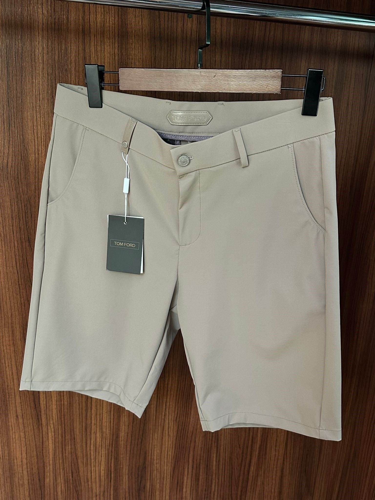 Arka Cep Metal Logo Detaylı İthal Modal Şort