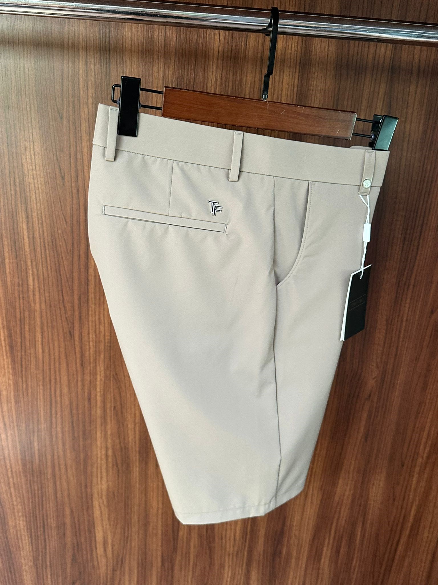 Arka Cep Metal Logo Detaylı İthal Modal Şort