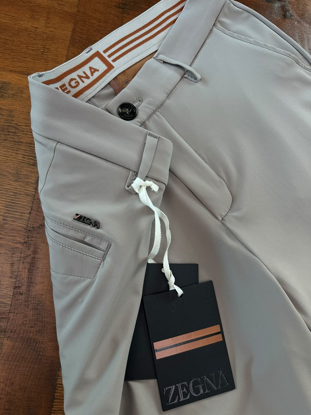 Metal Logo ve Yazı Detaylı İthal Modal Şort